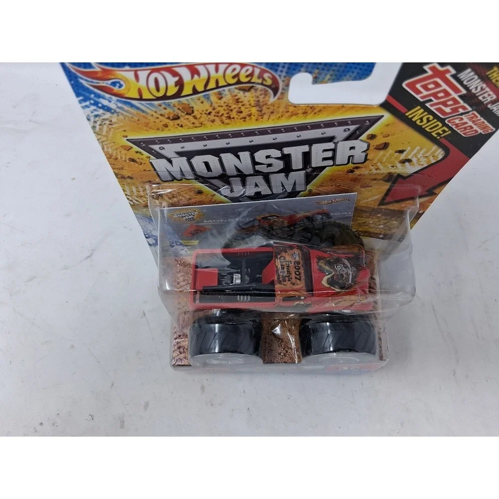 Hot Wheels Monster Jam Diecast Truck Captain's Curse  30th Ann Topps